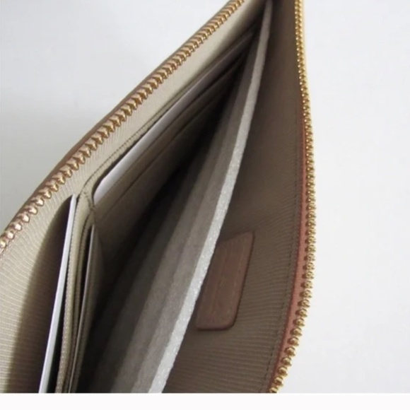 NWT Furla Wristlet Beige/Tan Saffiano Leather Envelope in Excellent Condition